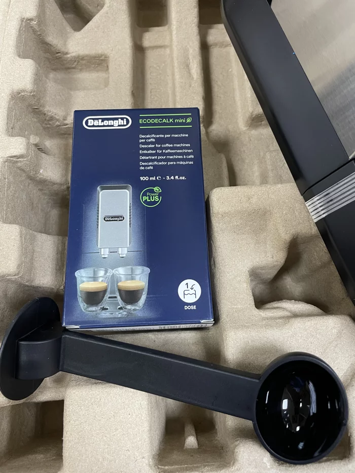 DeLonghi Dedica Arte EC885M vs Deluxe EC685M